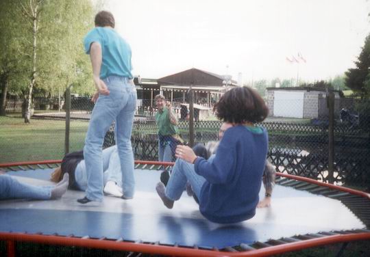 http://www.fordpflanzen.de/bilder/rolf/1996-Lac---KellAmSee/seite07-trampolin1.jpg