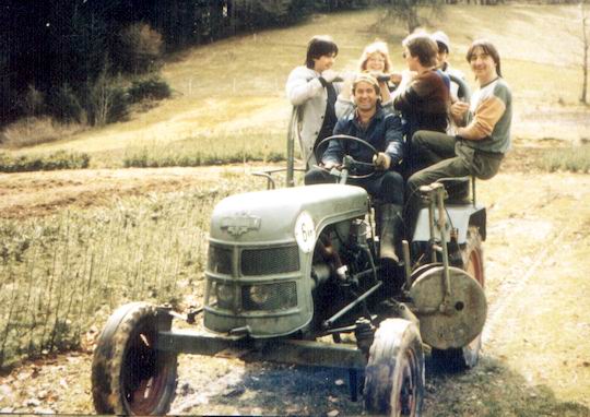 http://www.fordpflanzen.de/bilder/rolf/Ford-einzelbilder/1986/abw-seite01-traktor.jpg